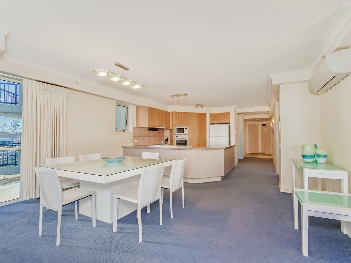 Oceana On Broadbeach Exterior photo