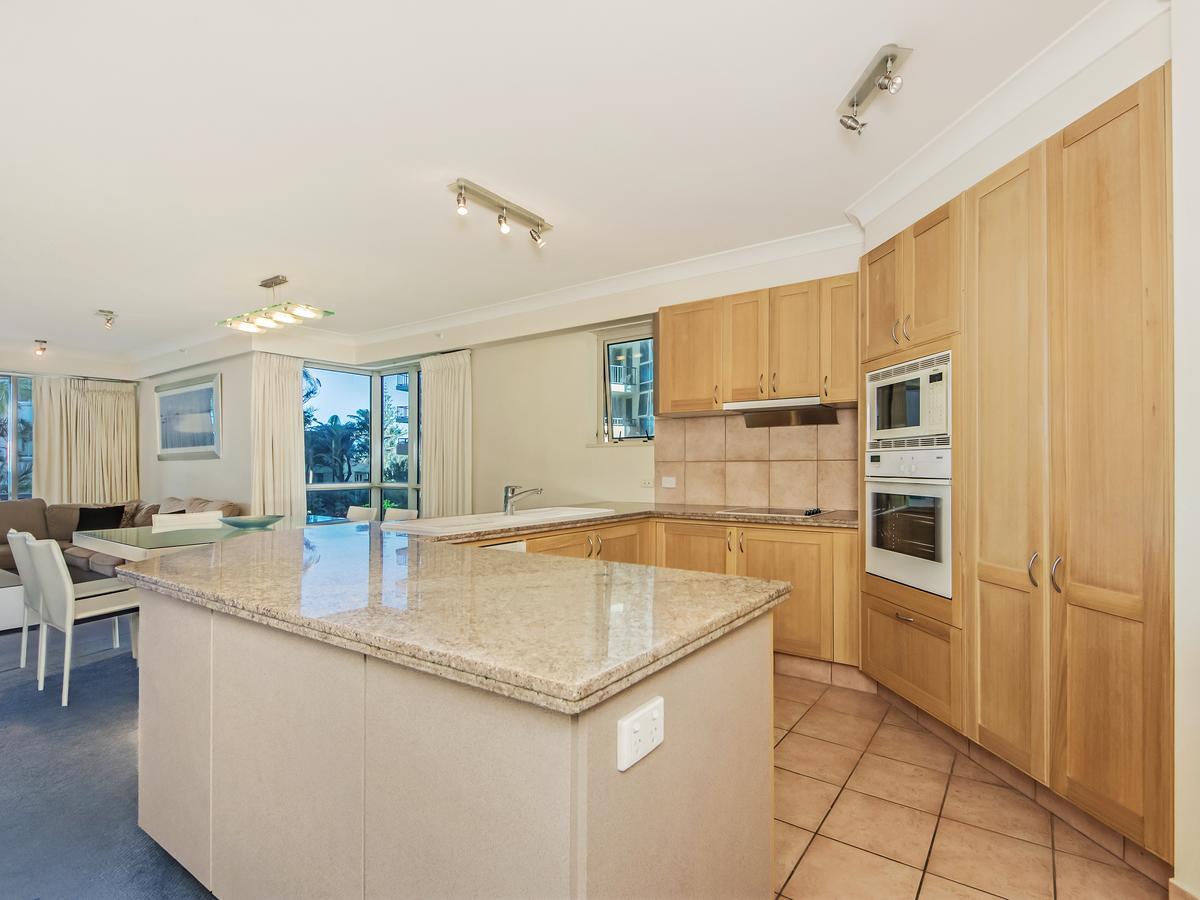 Oceana On Broadbeach Exterior photo